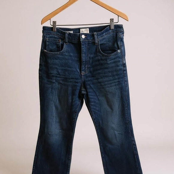 Universal Thread Dark Blue Women High Rise Flare Jeans - Picture 1 of 5
